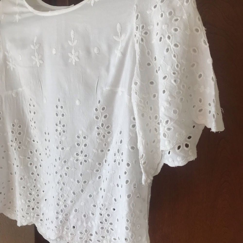 White lace 3/4 sleeve top
